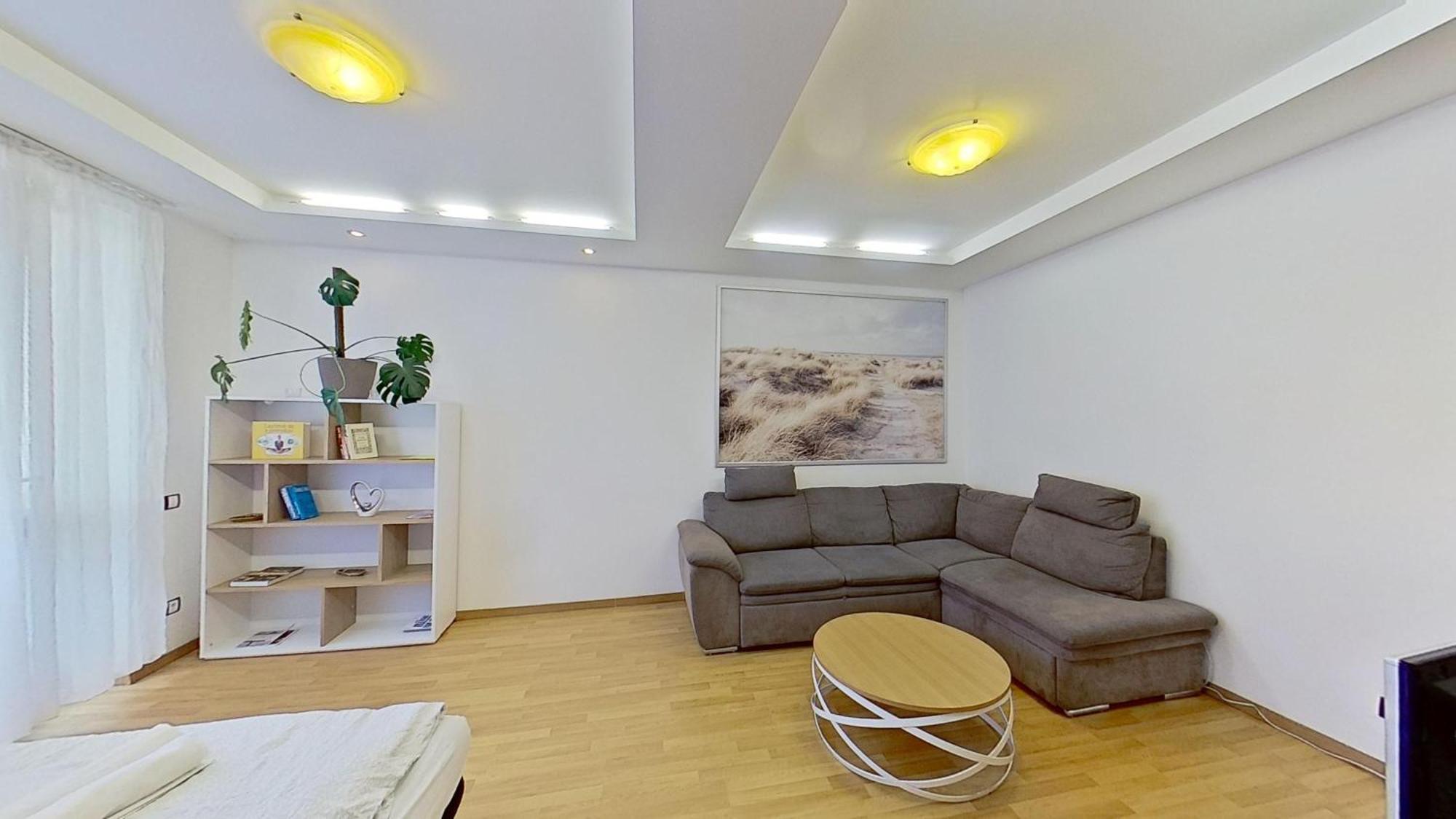 2Br Apt With Free Garage Parking, Close To The Historic Centre Bratislava Luaran gambar