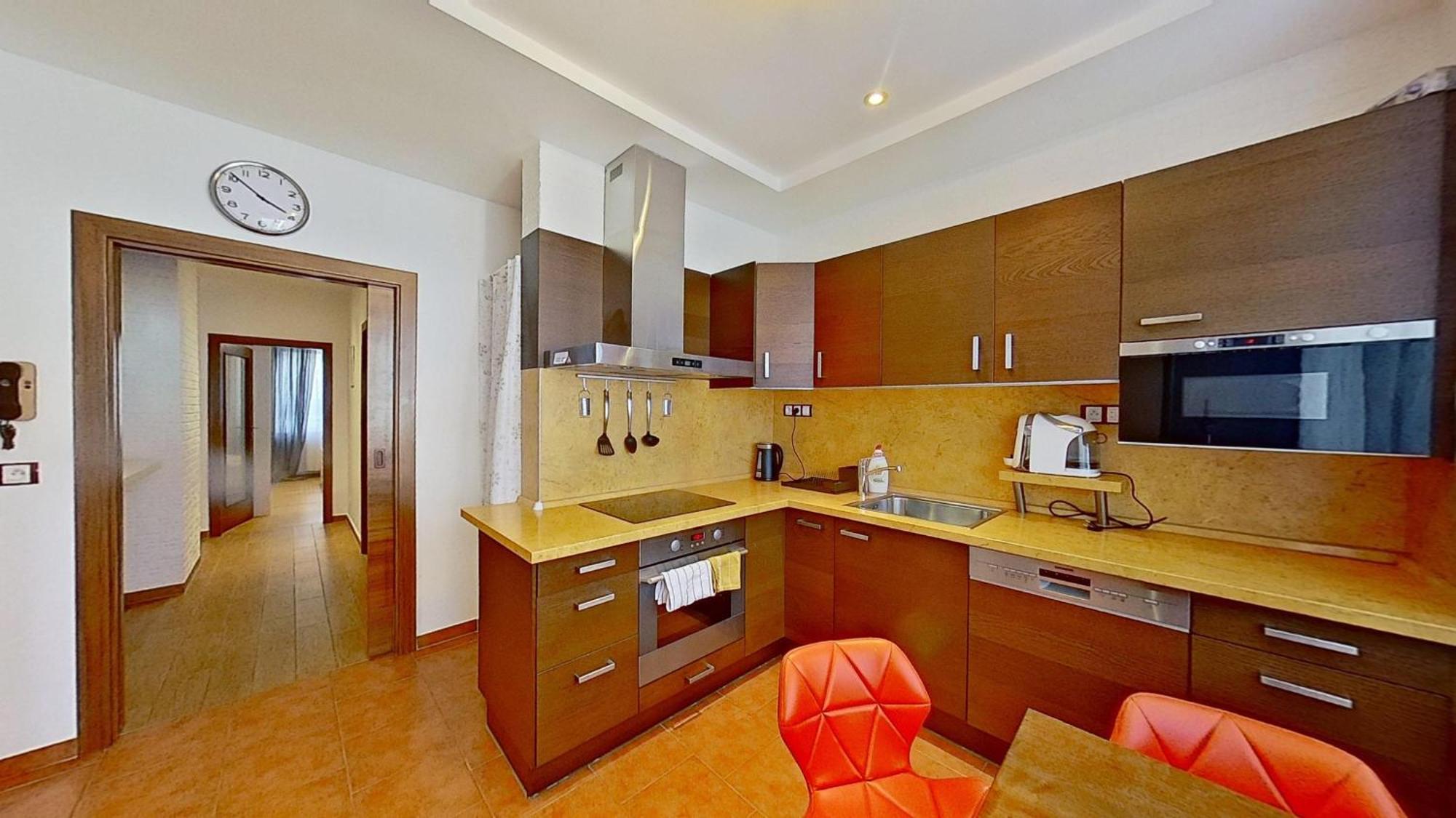 2Br Apt With Free Garage Parking, Close To The Historic Centre Bratislava Luaran gambar