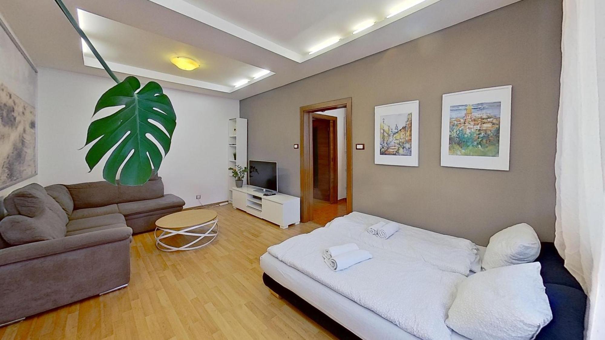 2Br Apt With Free Garage Parking, Close To The Historic Centre Bratislava Luaran gambar